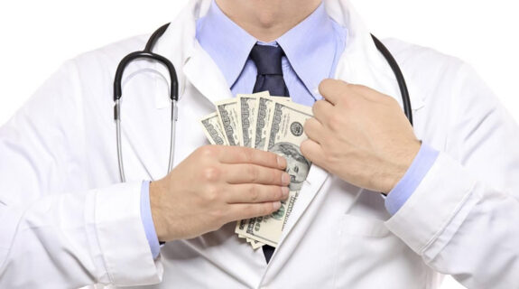 У 2013-2022 роках лікарі отримали приблизно 12,1 мільярда доларів від виробників ліків і медичних виробів